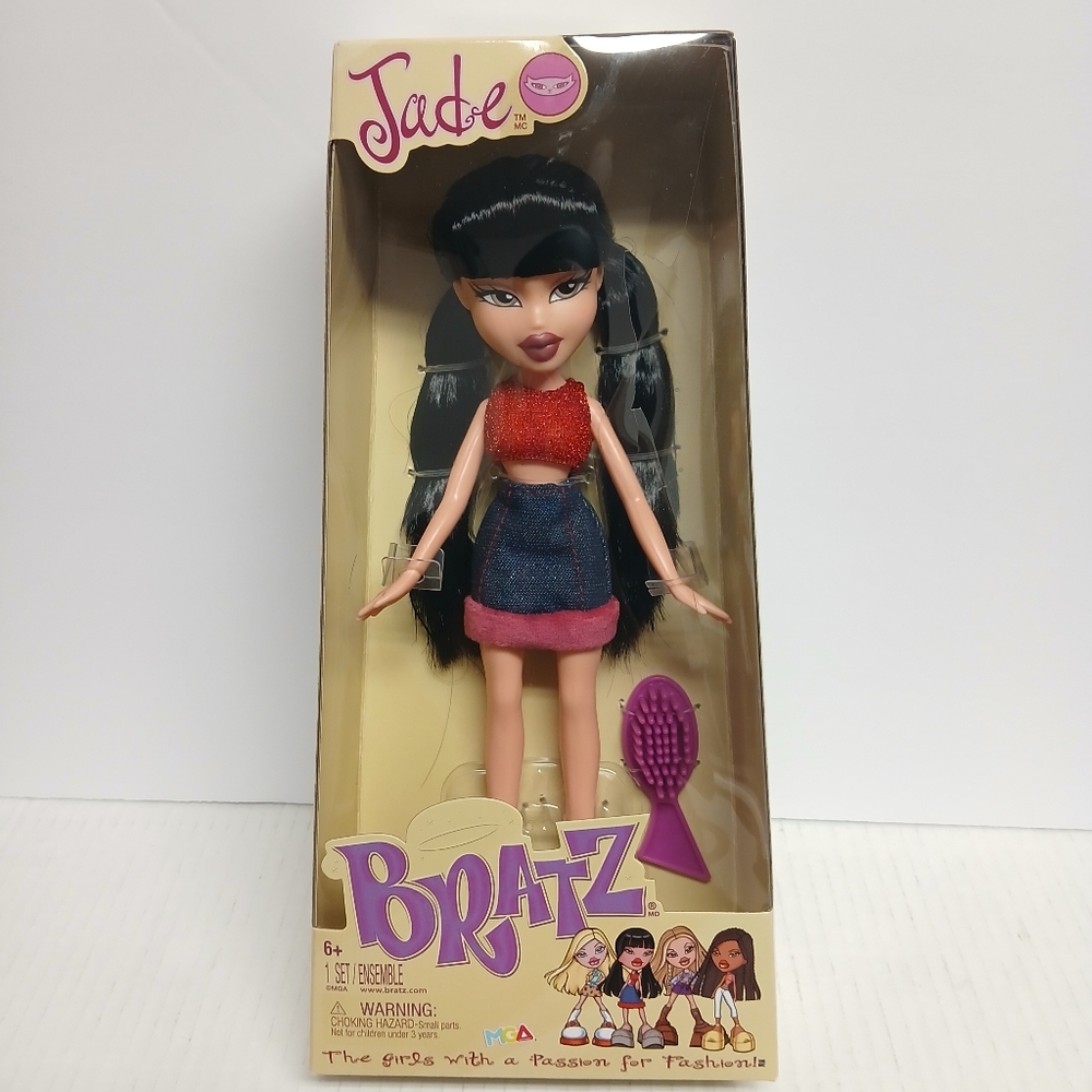 Bratz 2023 Reproduction Jade Doll *PLEASE READ DESCRIPTION....Cracked Plastic *
